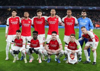 Jogadores do Arsenal fazem leitura bíblica antes dos jogos