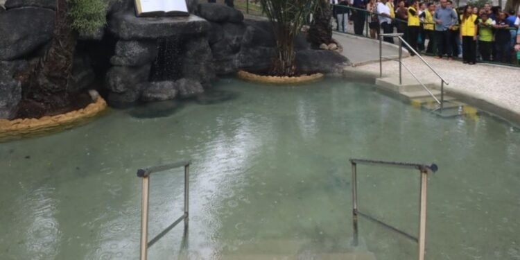 Rio cria batistério público no Jardim do Méier para evangélicos
