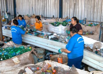 Plásticos não recicláveis geram perdas e sobrecarga a catadores no Rio