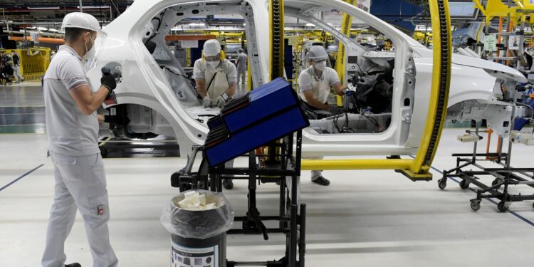 CCJ do Senado aprova fim da escala 6×1 e prevê jornada de 36h semanais