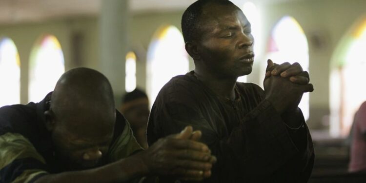 Cristão condenado à morte recebe indulto após pressão dos EUA