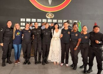 Fernanda Brum canta em culto de gratidão do BOPE por 2025