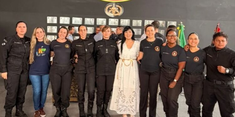 Fernanda Brum canta em culto de gratidão do BOPE por 2025