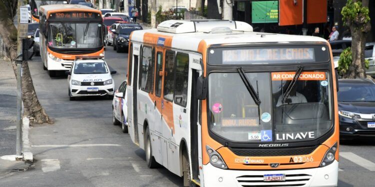 Prefeitura anuncia reajuste da passagem de ônibus