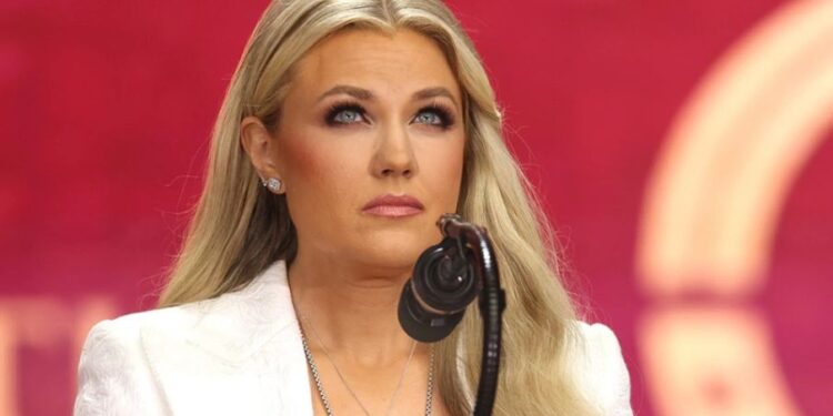 Erika Kirk fala sobre suas orações a Deus após perder o marido