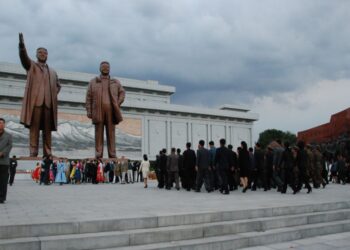 Coreia do Norte exige de cristãos devoção a ditadores