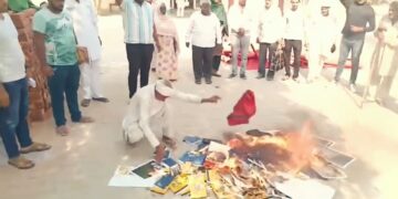 Hindus espancam cristãos e queimam Bíblias em ataque brutal