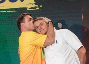 Flávio Bolsonaro foi indicado por Jair para disputar a presidência