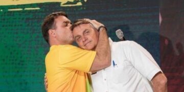 Flávio Bolsonaro foi indicado por Jair para disputar a presidência