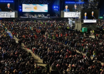 Mais de 8.000 pessoas aceitam Jesus em evento com Franklin Graham na Argentina