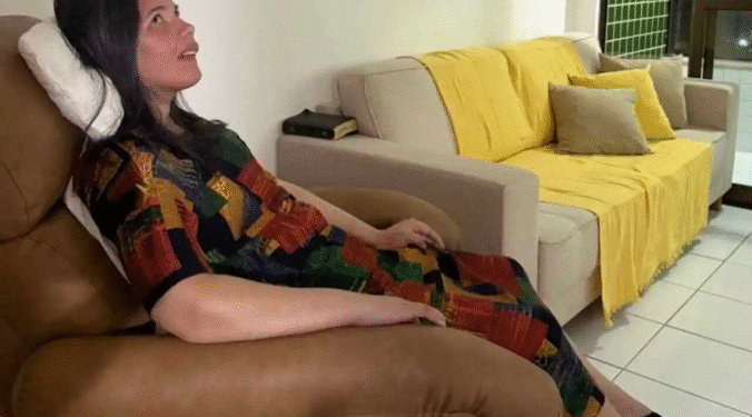 Amanda Wanessa aparece sentada e gera emoção entre fãs e seguidores