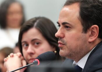 Câmara decide suspender Glauber Braga por 6 meses