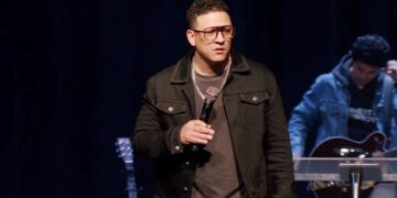 Pastor que renunciou após acusação de estupro vai abrir igreja