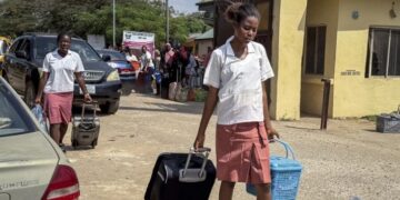 adolescente convertida é expulsa de casa e da escola