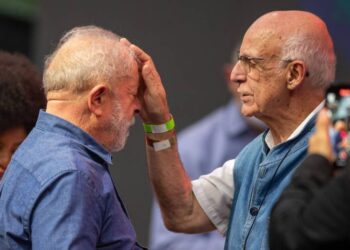 Padre Julio Lancelotti é proibido de usar redes e transmitir missa