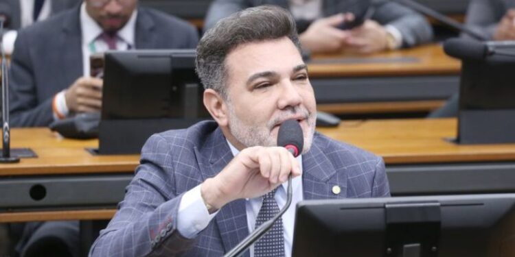 Projeto contra ‘ultraje a culto’ prevê até 4 anos de prisão