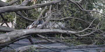 Volta a chover em São Paulo e número de pessoas sem luz aumenta