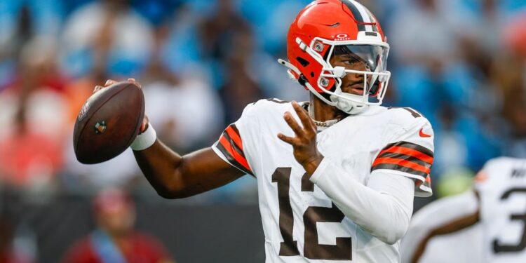 Jogador louva a Deus após vencer na estreia como titular na NFL