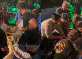 Homem paralítico é batizado com ajuda de amigos: ‘Amor em ação’