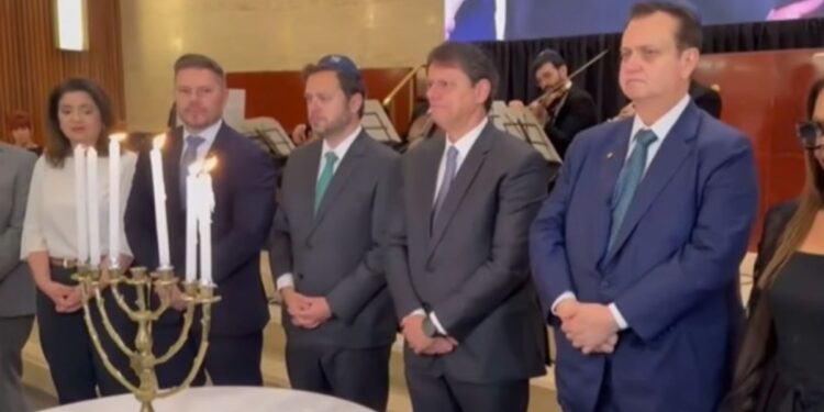 “Não vamos permitir o antissemitismo”, diz Tarcísio em memória do Holocausto