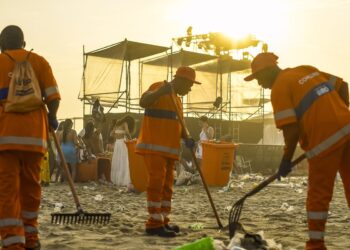 Comlurb recolhe 1,2 toneladas de lixo das praias do Rio no réveillon