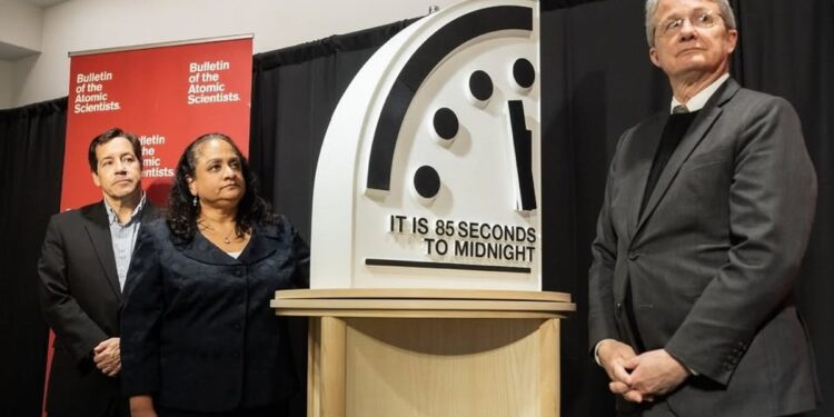 Relógio do Juízo Final chega ao ponto mais crítico, com IA entre os novos riscos