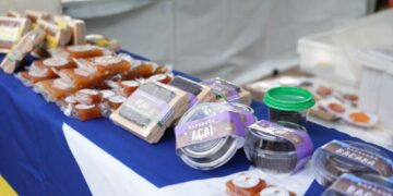 Feira Compre Mais Aqui movimenta economia no Complexo da EFMM