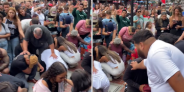 Dezenas se entregam a Jesus no centro de San Diego: ‘O Evangelho é o poder de Deus’