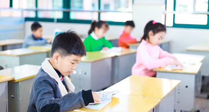 Crianças são doutrinadas nas escolas para denunciar pais cristãos na Coreia do Norte