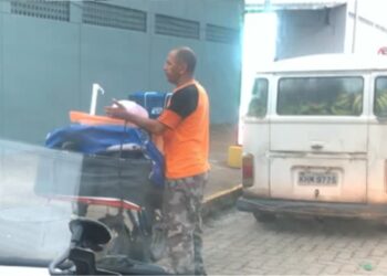 Vendedor de café impacta milhares com oração antes do trabalho