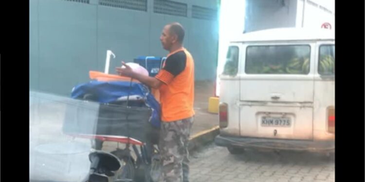 Vendedor de café impacta milhares com oração antes do trabalho