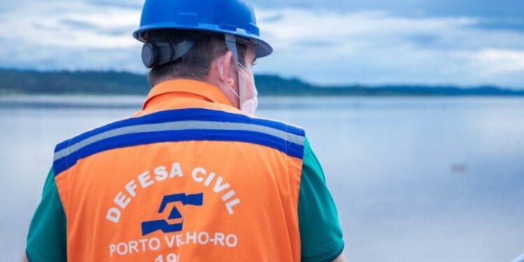 Prefeitura alinha ações para proteger famílias atingidas pela cheia do rio Madeira