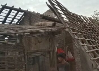 cristãos rejeitam negar Jesus e têm casas destruídas