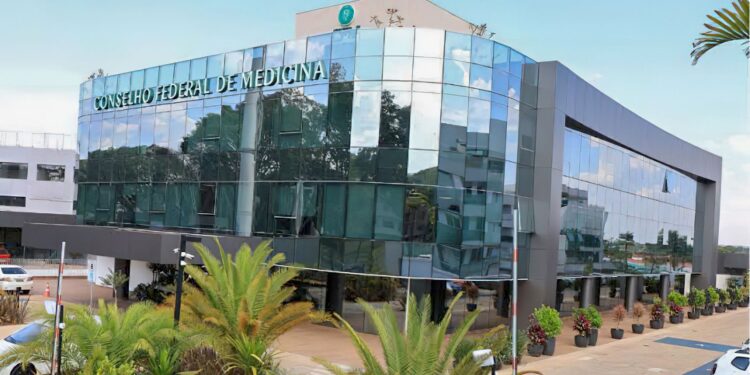 CFM estuda usar Enamed para conceder registro profissional