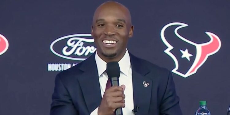 NFL: técnico destaca fé em Jesus após vitória que classificou time