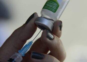 Casos de síndrome respiratória grave estão em queda em quase todo o país