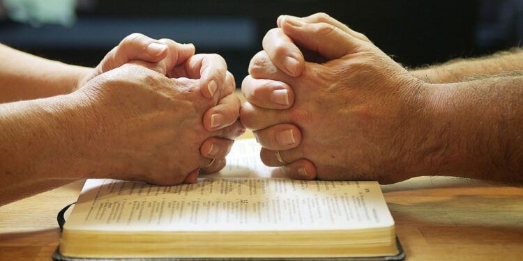 Brasil é o país em que pessoas mais creem em Deus