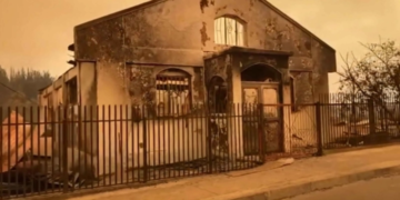 Igrejas estão entre os edifícios destruídos por incêndio florestal no Chile