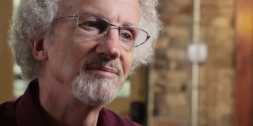 Escritor cristão Philip Yancey se afasta do ministério após confessar caso extraconjugal