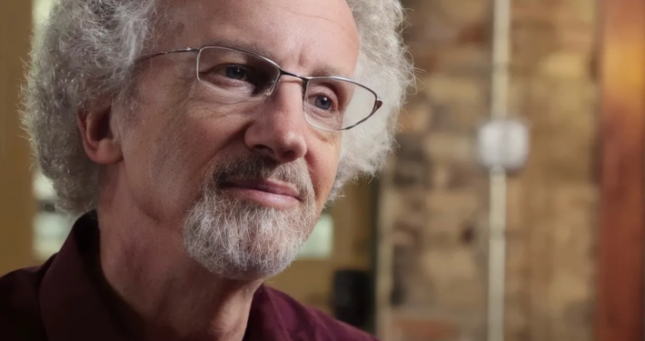 Escritor cristão Philip Yancey se afasta do ministério após confessar caso extraconjugal