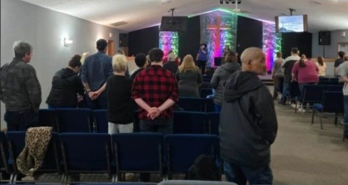 Igreja faz campanha para construir abrigo para moradores de rua