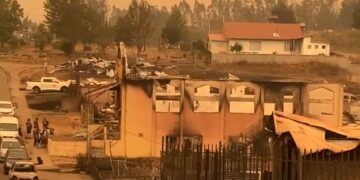 Igrejas são reduzidas a escombros por incêndio florestal no Chile