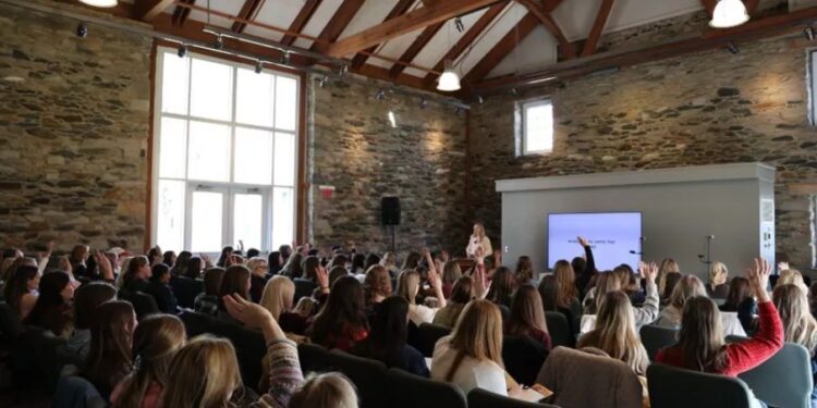 Interesse de jovens nas Escrituras leva igreja a crescer 2.000%