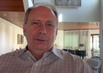 Sinal de batalha espiritual, diz pastor sobre raio em Brasília