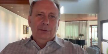 Sinal de batalha espiritual, diz pastor sobre raio em Brasília