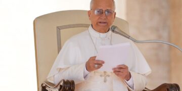 Papa reúne cardeais pela primeira vez para tomar decisões