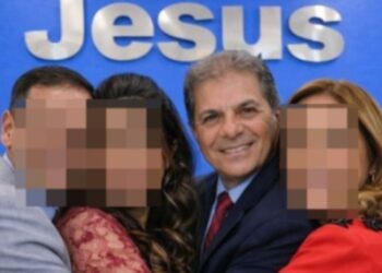 Acusado de caso com a nora, pastor afastado quebra o silêncio