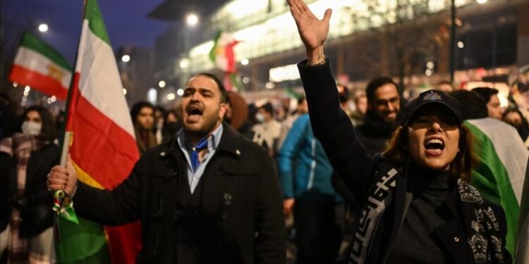 Repressão do Irã aos protestos resulta na morte de sete cristãos