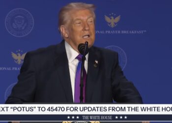 “A oração é o superpoder da América”, diz Trump em evento cristão em Washington