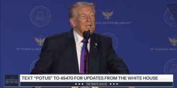 “A oração é o superpoder da América”, diz Trump em evento cristão em Washington